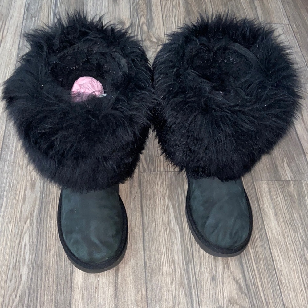 W SHORT SHEEPSKIN CUFF BOOT.